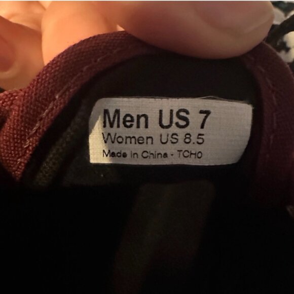 Vans Off The Wall Burgundy Canvas Sneakers Men’s 7 Women’s 8.5 - Picture 3 of 7